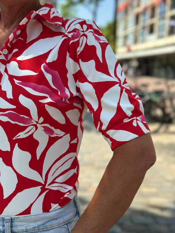 Mi Piace Travelstof Blouse Korte Mouw rood offwhite flower print 202270 - Afbeelding 2