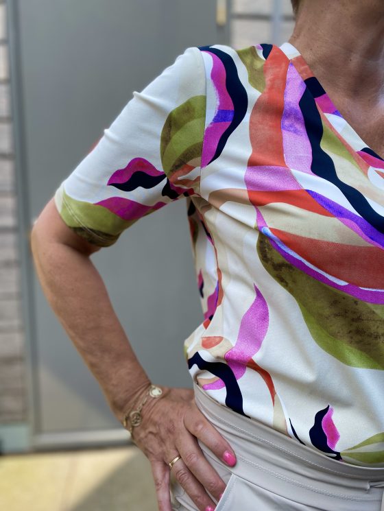 Mi Piace Travelstof Top V-Hals multicolour picasso print 202271 - Afbeelding 2