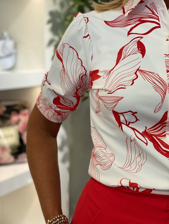 Mi Piace Travelstof Blouse Korte Mouw offwhite rood line flower print 202270 - Afbeelding 3