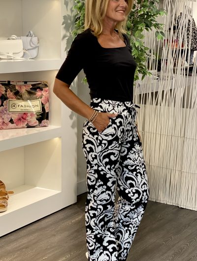 Mi Piace Travelbroek Loose Fit zwart offwhite ornament print 202089