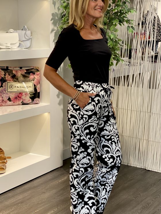Mi Piace Travelbroek Loose Fit zwart offwhite ornament print 202089