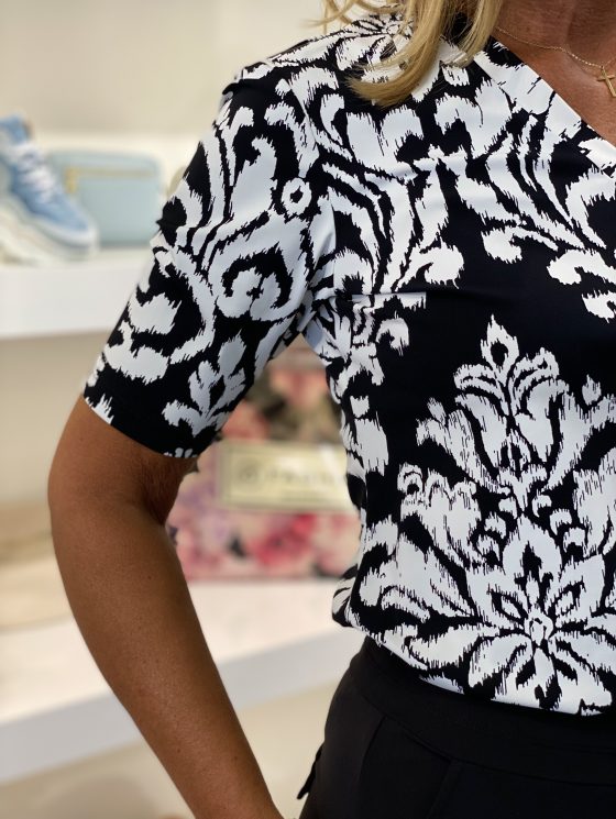 Mi Piace Travelstof Top V-Hals zwart offwhite ornament print 202271 - Afbeelding 3