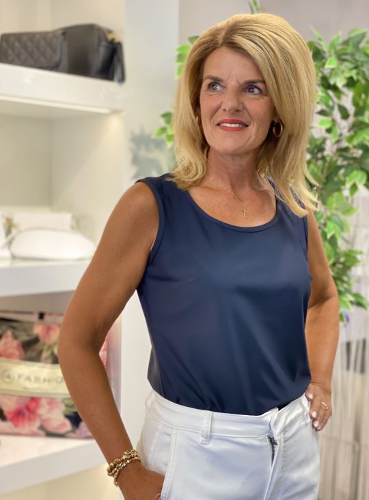 Angelle Milan Travelstof Mouwloze Top 1654 donkerblauw