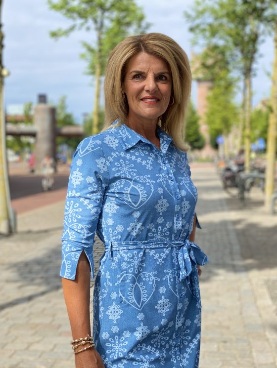 Mi Piace Travelstof Jurk bleached denim embroidery print 202092 - Afbeelding 3