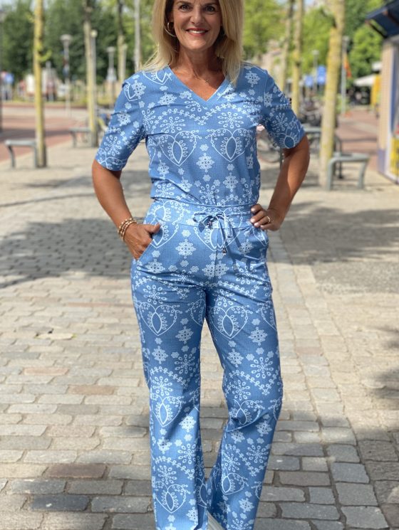Mi Piace Travelstof Top V-Hals bleached denim embroidery print 202271 - Afbeelding 2