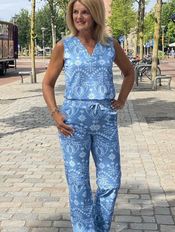 Mi Piace Travelstof Mouwloze Top bleached denim embroidery print 202425 - Afbeelding 2