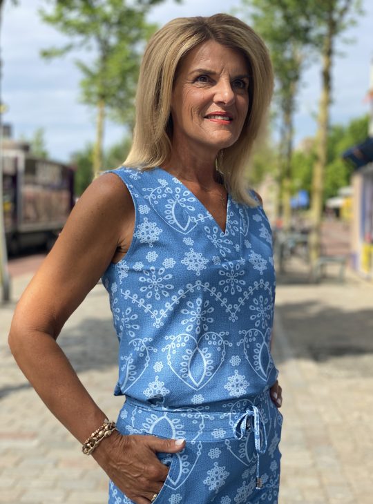 Mi Piace Travelstof Mouwloze Top bleached denim embroidery print 202425