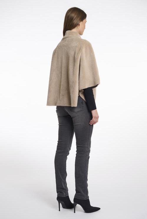 Rino & Pelle Dewi Faux Fur Cape oat - Afbeelding 4