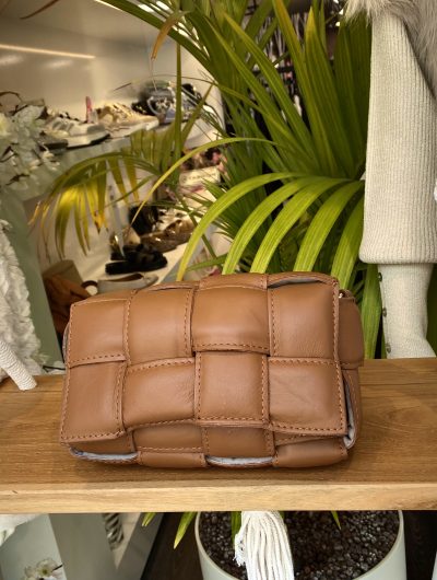 Tas Gevlochten Leer klein Cognac T247