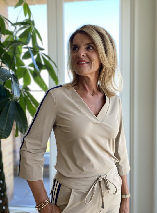 Mi Piace Travelstof V-Hals Tape Top shirt 202666 latte