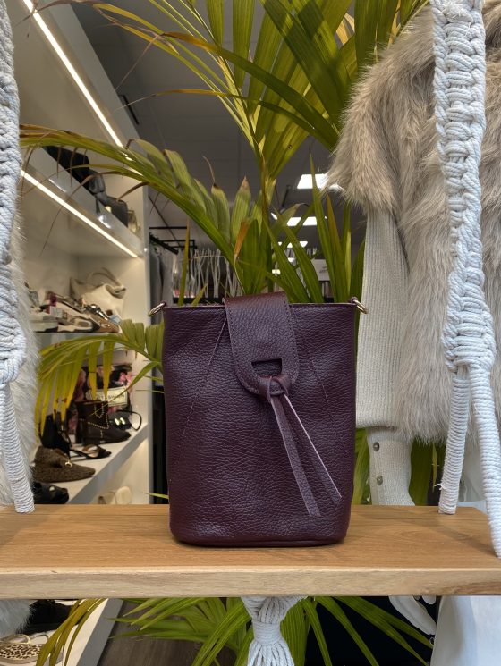 Kendra Tas Classic Grain Burgundy T284