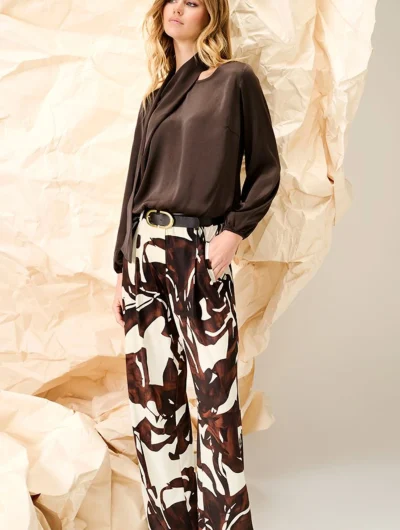 K Design Blouse met Vaste Sjaal B776 chocolate brown