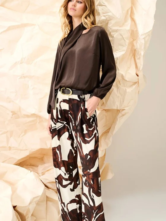 K Design Blouse met Vaste Sjaal B776 chocolate brown