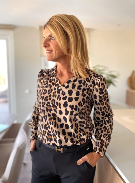 Mi Piace Travelstof V-Neck Top 202651 leopard print latte