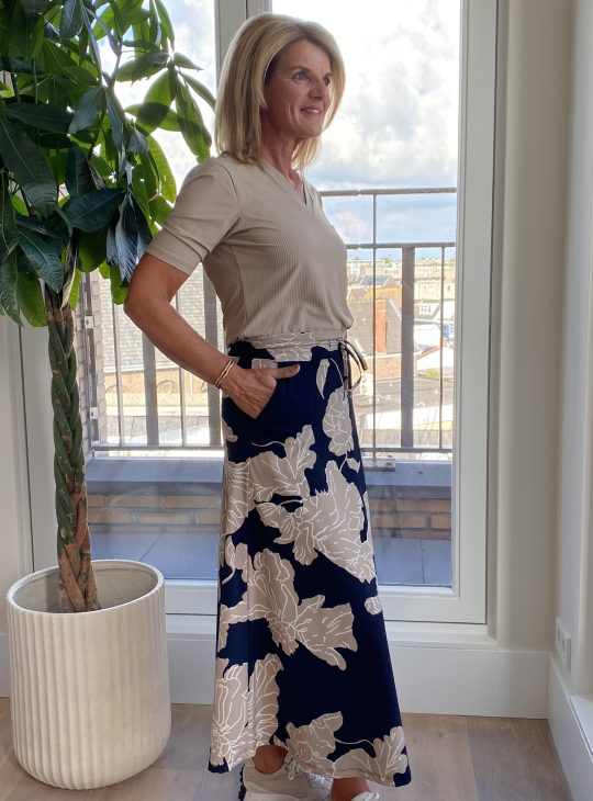 Mi Piace Travelstof Rok 202123 big flower print black