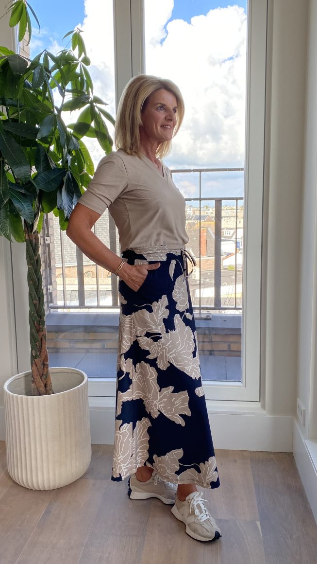 Mi Piace Travelstof Rok 202123 big flower print black