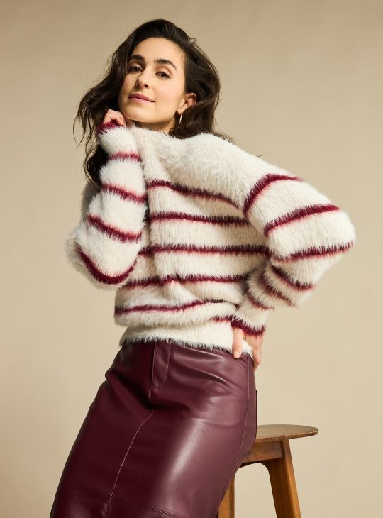 Red Button Fuzzy Sweater & Stripe cream/ruby