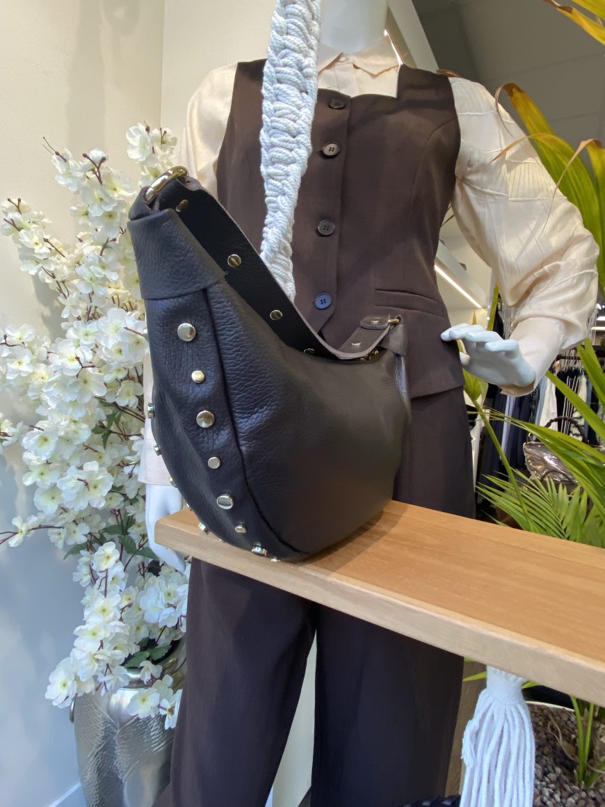 Maudine Schoudertas Leer Studs Donkerbruin/Goud T351 - Afbeelding 3