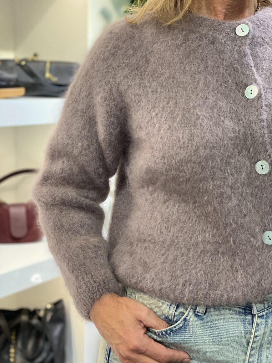 Boebou Zachtgebreid Vest S106 taupe - Afbeelding 3